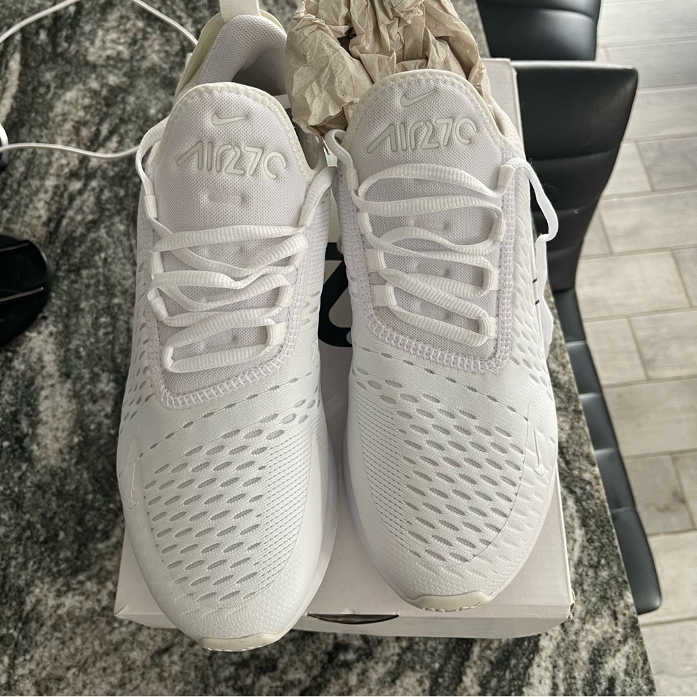 Air7c w air max 270 triple white